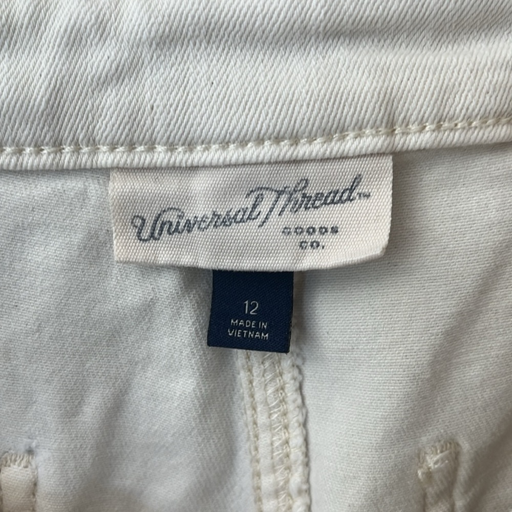 Universal thread EUC women’s size 12, summer cotton shorts, cream colored - Picture 3 of 5